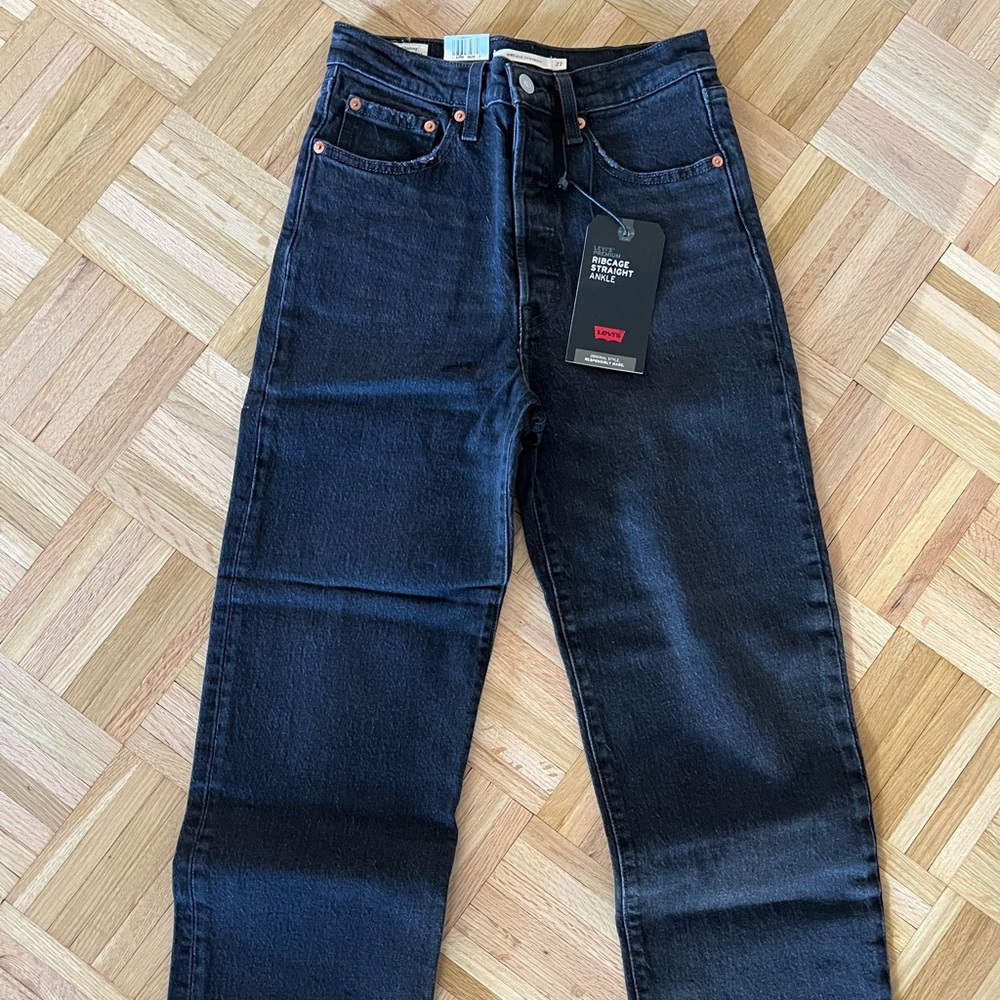 LEVI’S straight ankle rib cage jeans, never worn, tag on